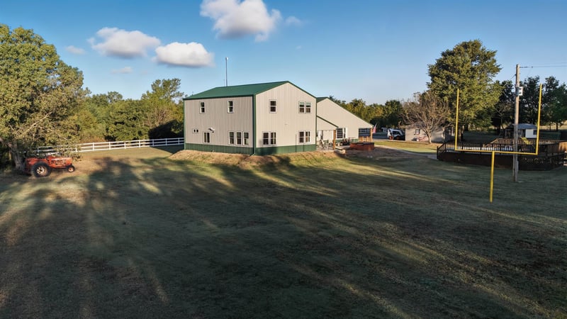 1370 N River Rd, Mulvane, KS 67110