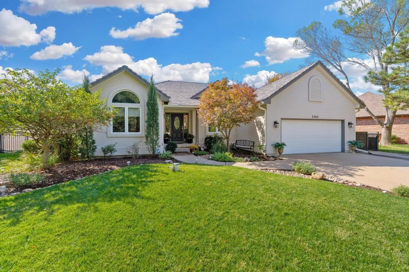 2305 W Timbercreek Cir, Wichita, KS 67204