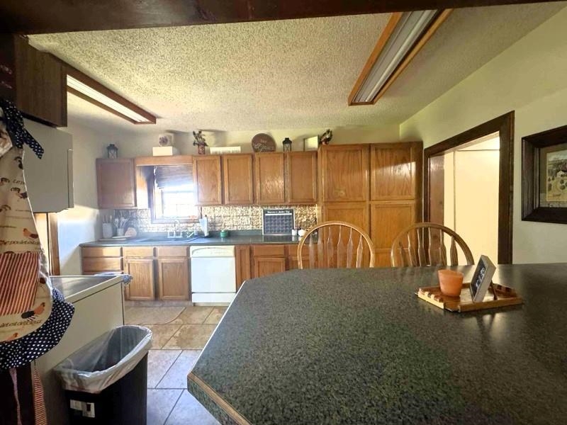 2505 Arrowhead Rd, Solomon, KS 67480