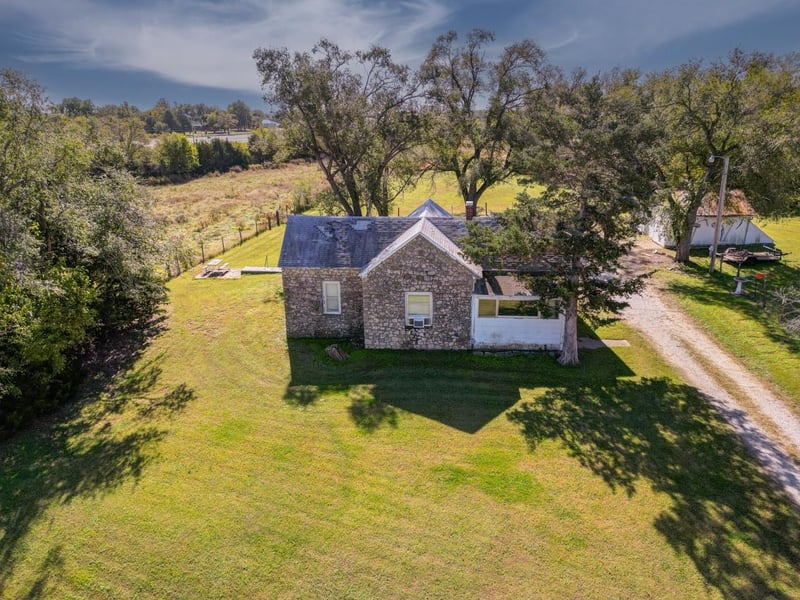 121 33rd Ave, Winfield, KS 67156