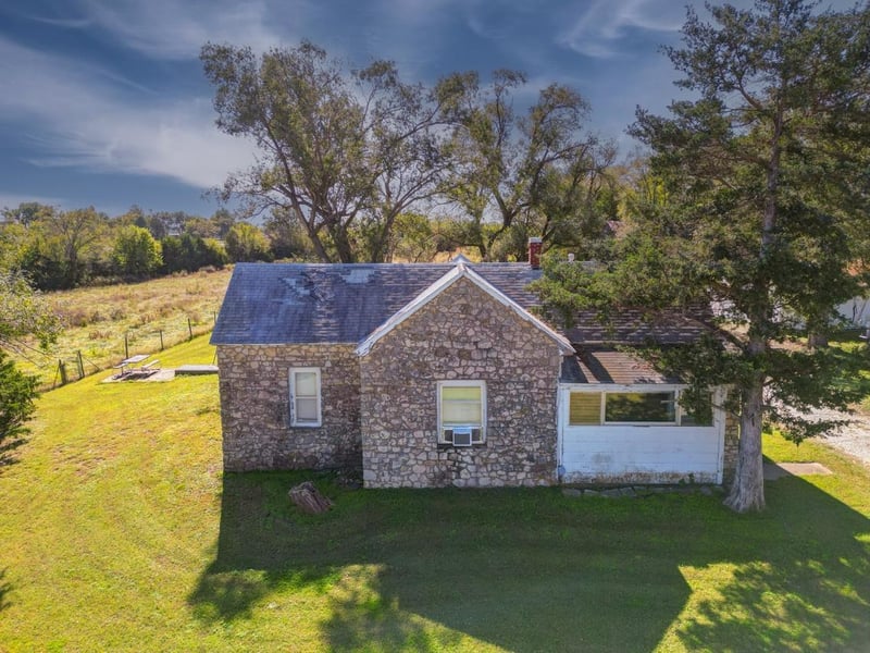 121 33rd Ave, Winfield, KS 67156