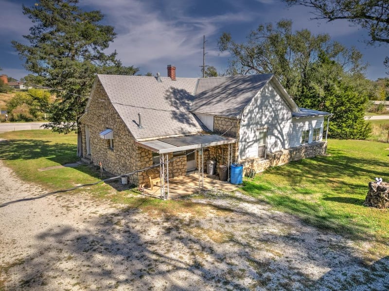 121 33rd Ave, Winfield, KS 67156