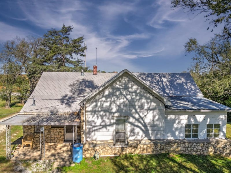 121 33rd Ave, Winfield, KS 67156
