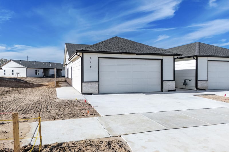 845 S Wybern St, Valley Center, KS 67147-8977