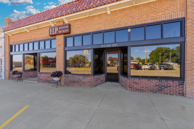 103 Spring Ave, Conway Springs, KS 67031