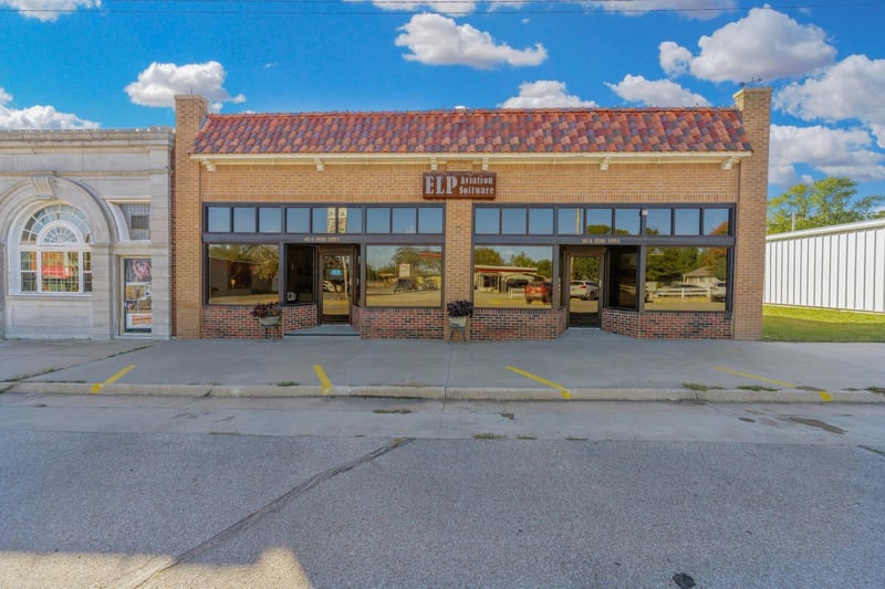 103 Spring Ave, Conway Springs, KS 67031