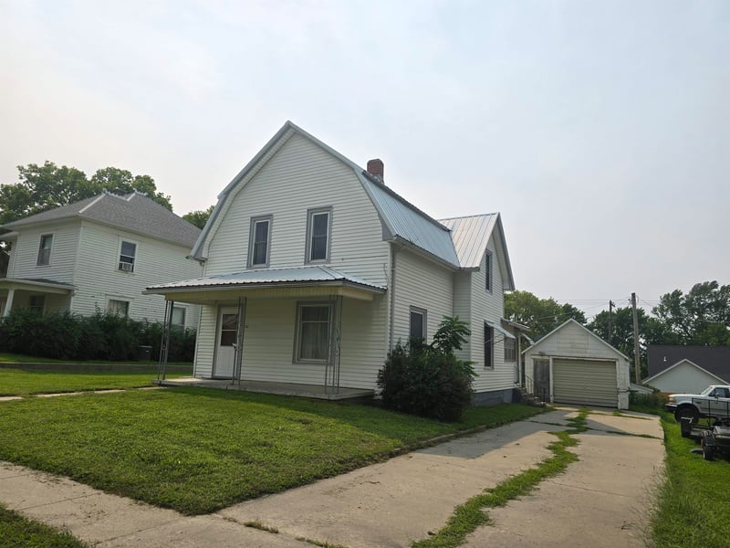 202 Parallel St, Clifton, KS 66937