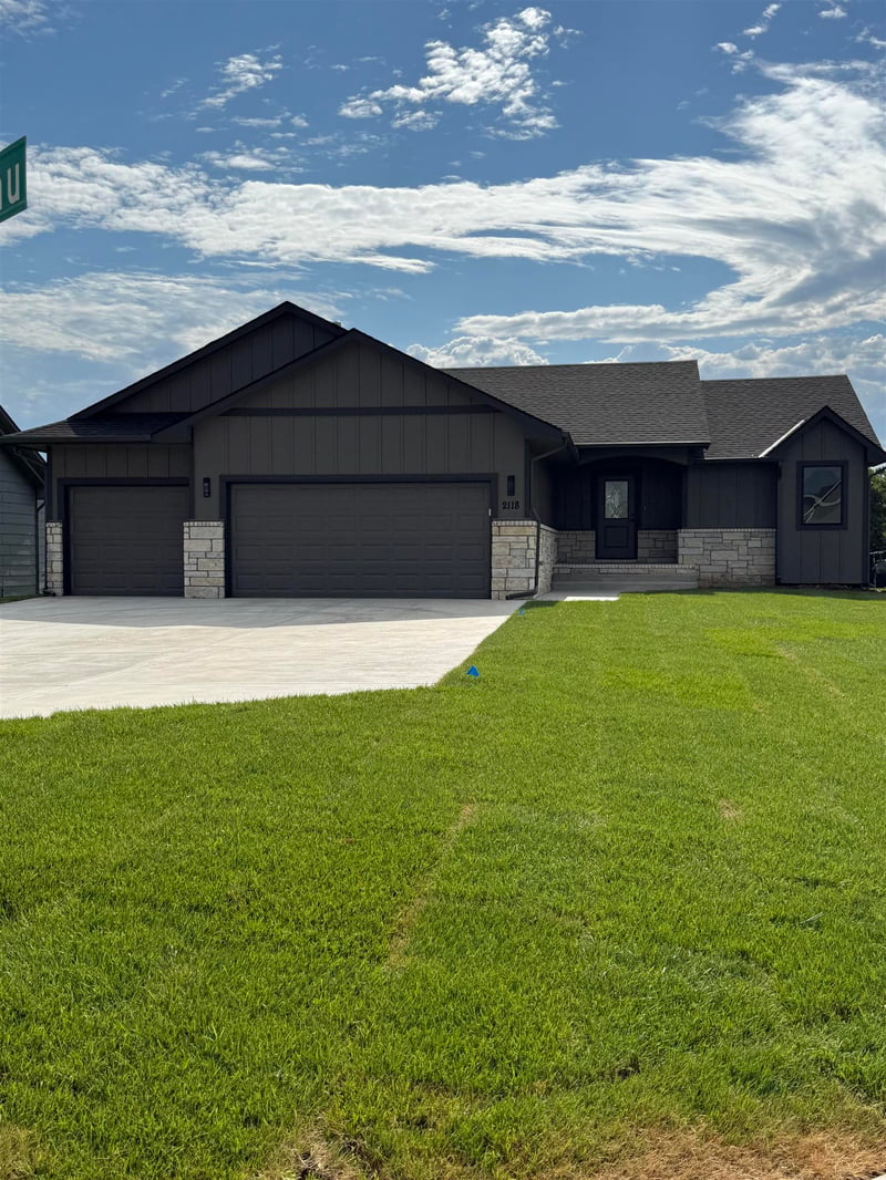 2118 S Chateau St, Wichita, KS 67207