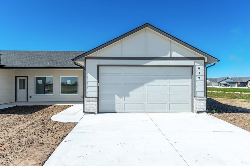 839 S Wybern St, Valley Center, KS 67147-8977