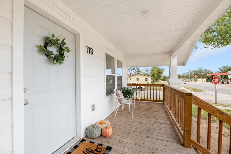 118 N 5th St, Conway Springs, KS 67031