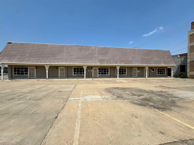 234 7th St, Salina, KS 67401