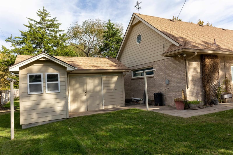 335 S Fairhaven Rd, Wichita, KS 67209