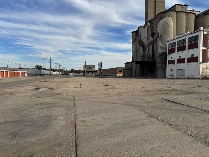 343 Santa Fe Ave, Salina, KS 67401