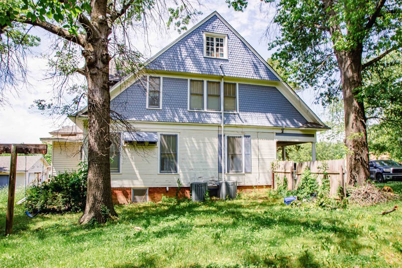 115 5th St, Fredonia, KS 66736