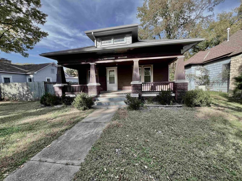 1204 11th Ave, Winfield, KS 67156