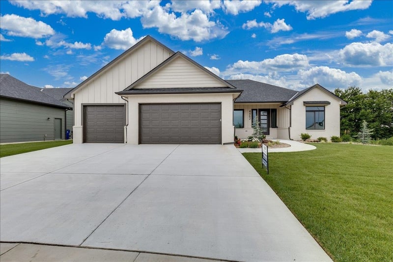 4462 Grey Meadows, Maize, KS 67101
