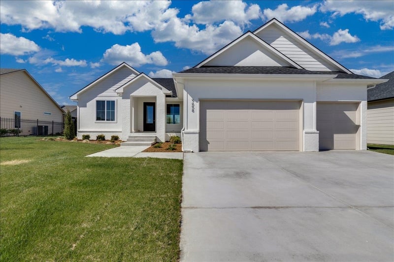 9658 Cedar Ln, Maize, KS 67101
