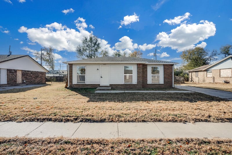 1613 Del Mar St, Wichita, KS 67216