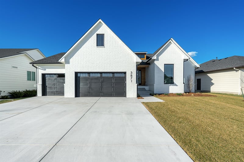 3871 N Estancia Ct, Wichita, KS 67205