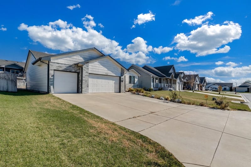 3040 N Susan Ln, Mulvane, KS 67110