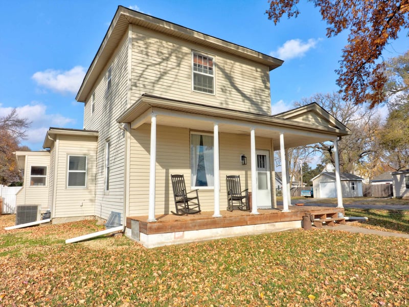 200 W Thornton St, Moundridge, KS 67107
