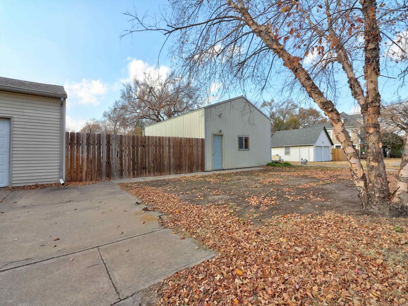 200 W Thornton St, Moundridge, KS 67107