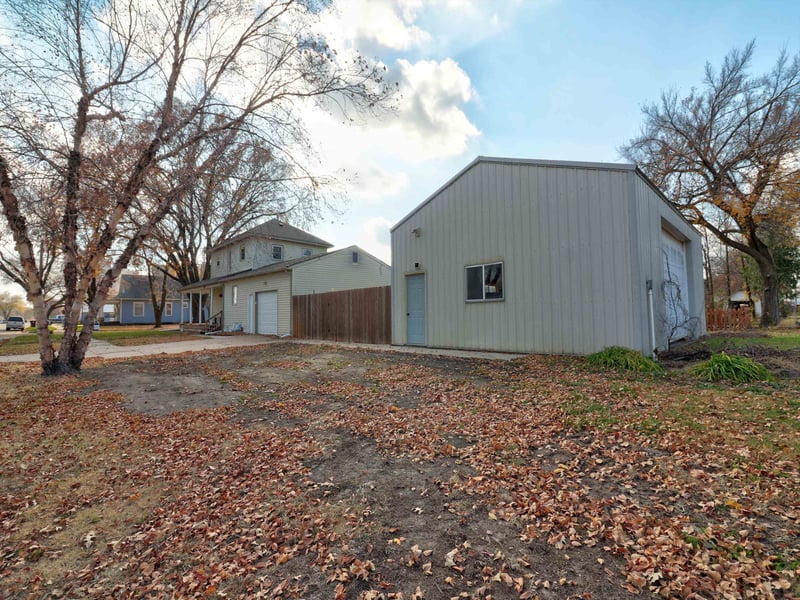 200 W Thornton St, Moundridge, KS 67107