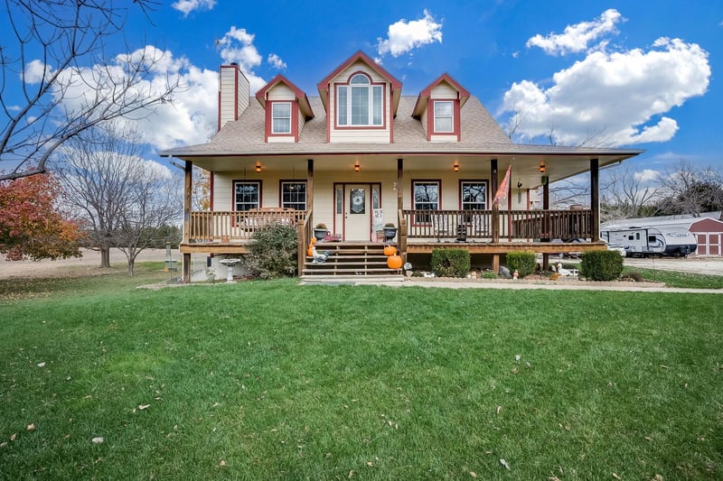 9226 Epping Ln, Halstead, KS 67056