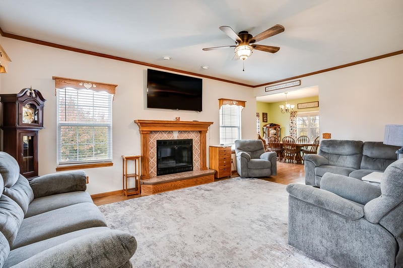 9226 Epping Ln, Halstead, KS 67056