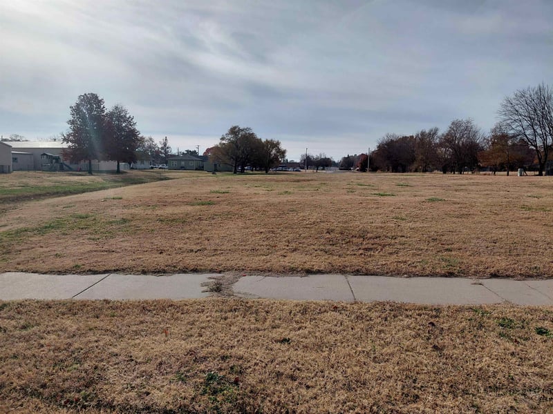 1001 Myles Dr, Wellington, KS 67152