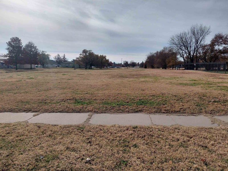 1001 Myles Dr, Wellington, KS 67152