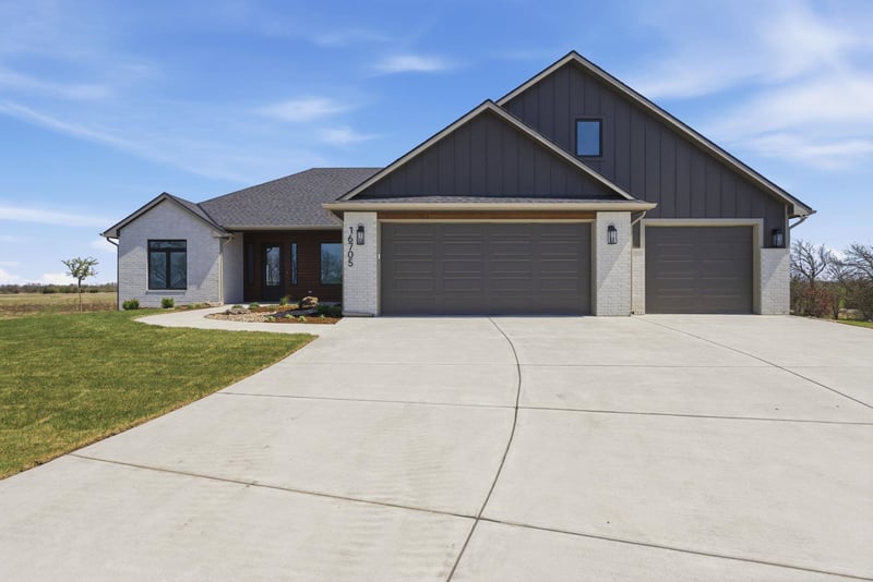 16705 Hickory Ct, Goddard, KS 67052