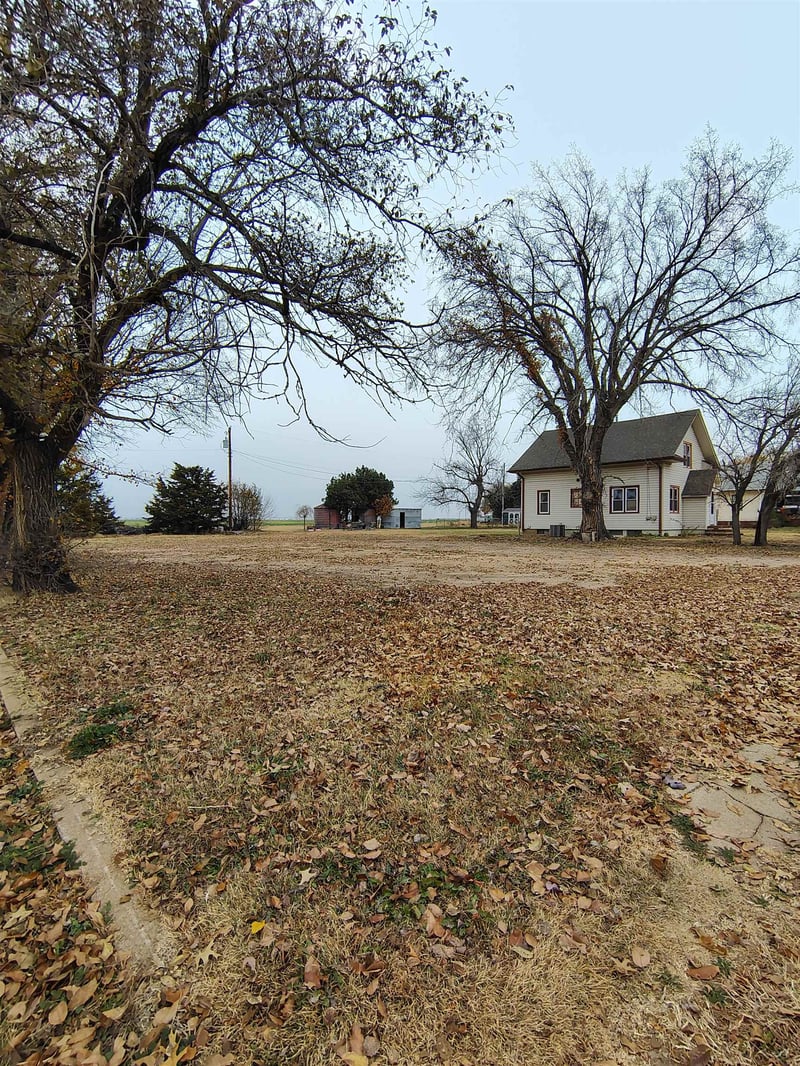 404 E Main St, Pretty Prairie, KS 67570