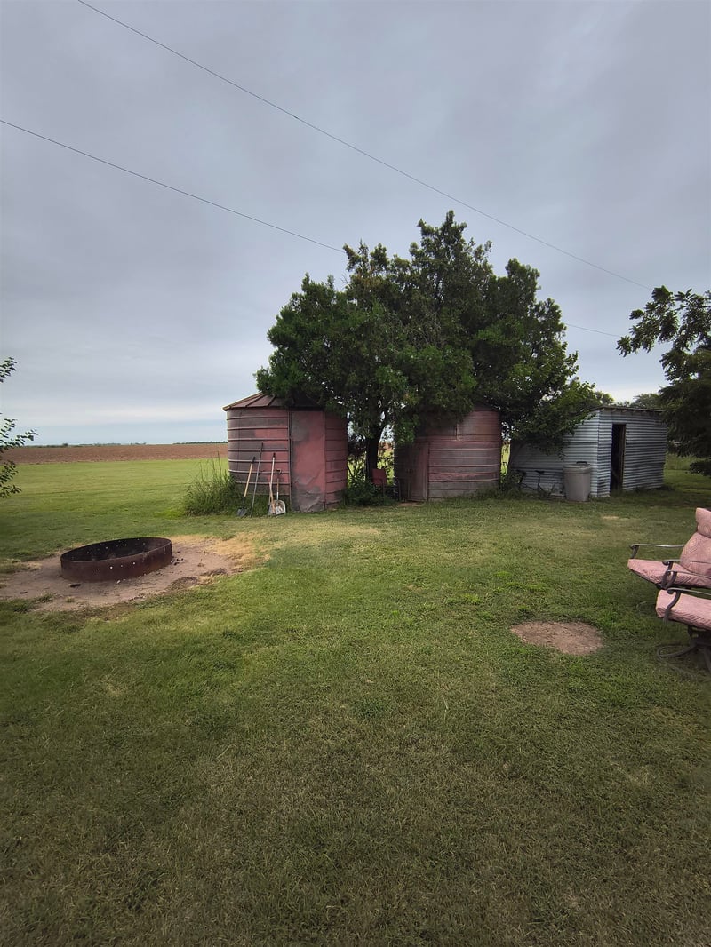 404 E Main St, Pretty Prairie, KS 67570