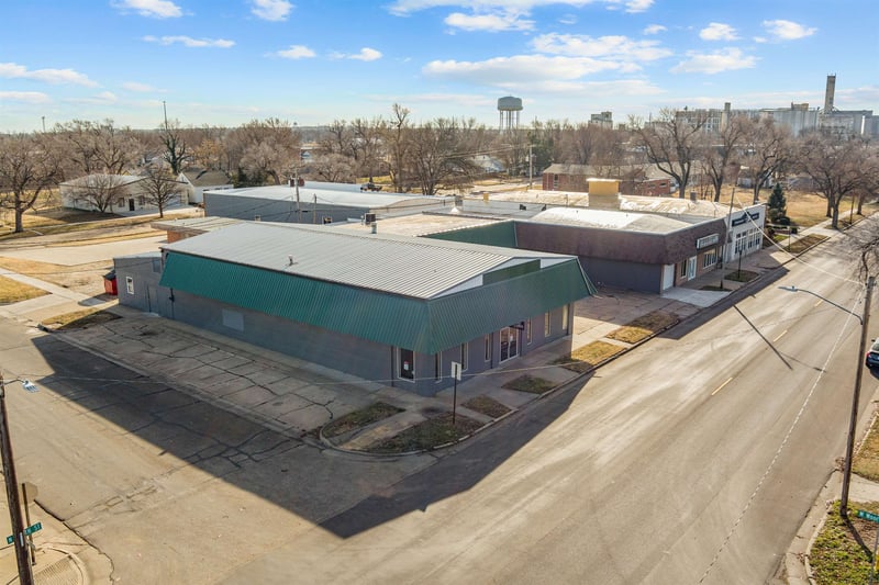 740 9th St, Salina, KS 67401