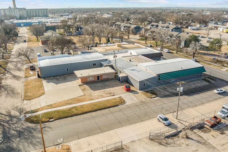 740 9th St, Salina, KS 67401