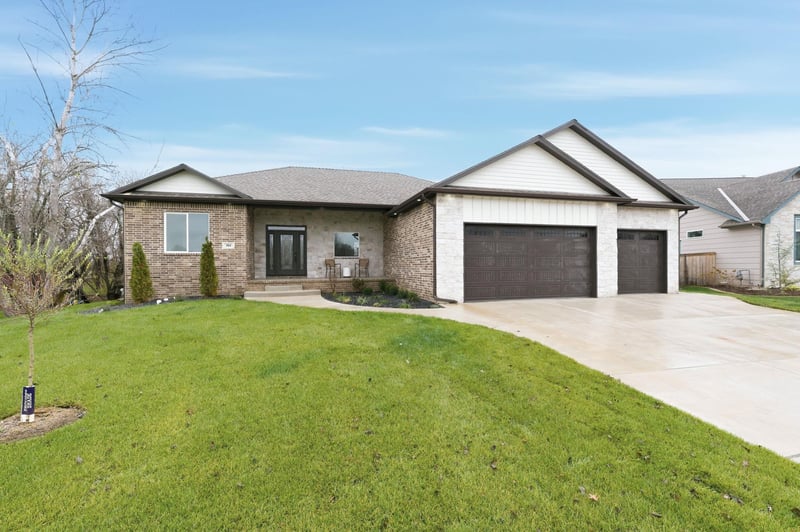 384 E Timber Creek St, Haysville, KS 67060
