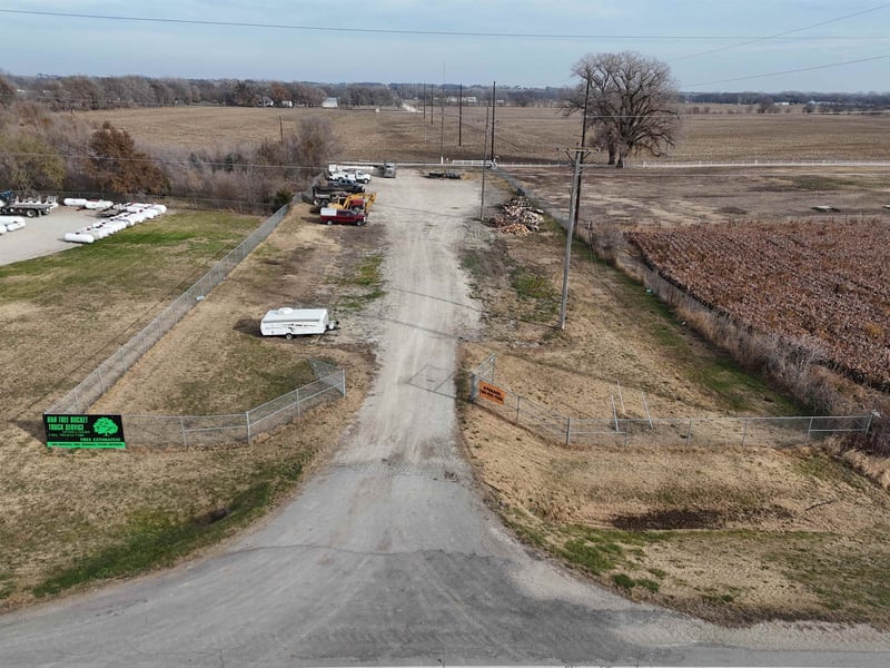 417 S 6th St, Clay Center, KS 66938