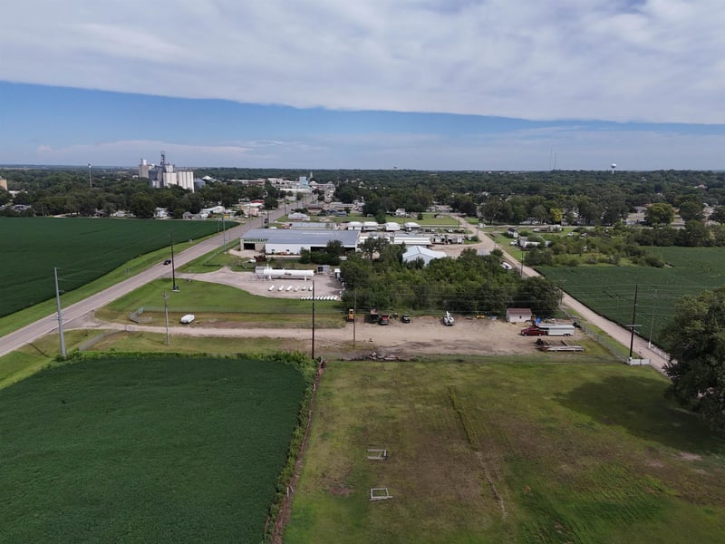 417 S 6th St, Clay Center, KS 66938