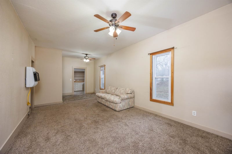 329 W Adams St, Howard, KS 67349