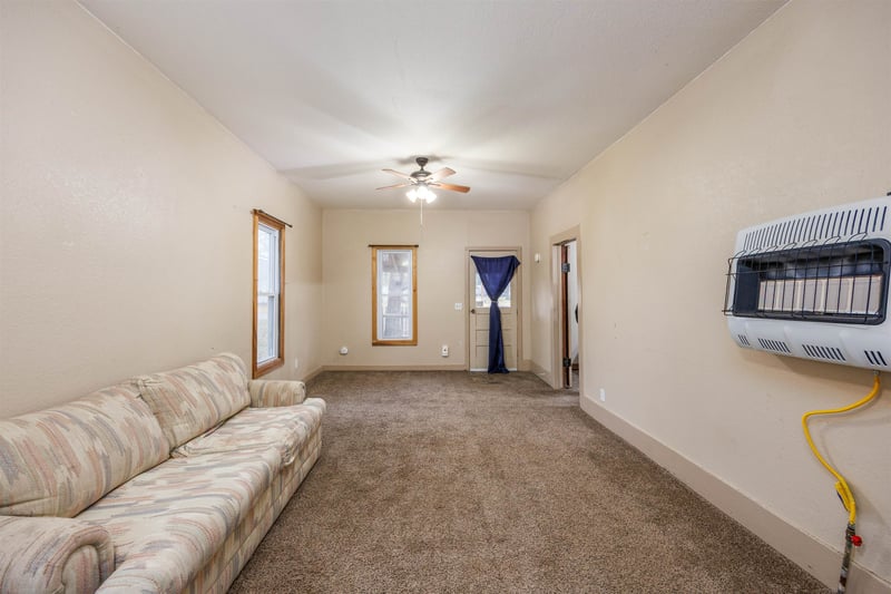329 W Adams St, Howard, KS 67349