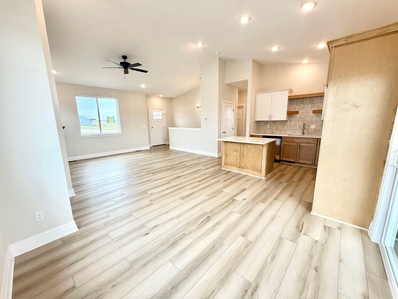 5496 N Toben Dr, Bel Aire, KS 67227