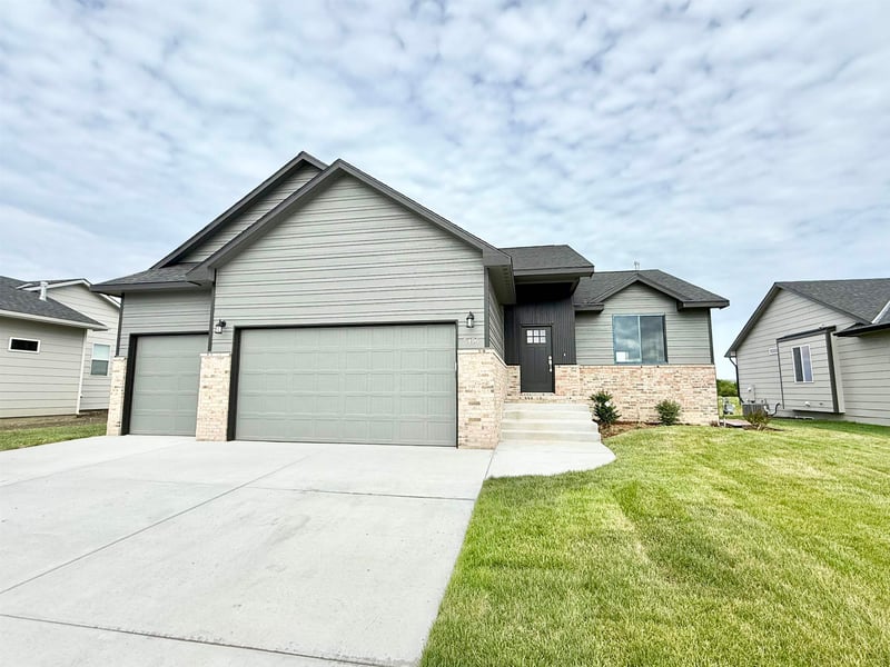 5496 N Toben Dr, Bel Aire, KS 67227