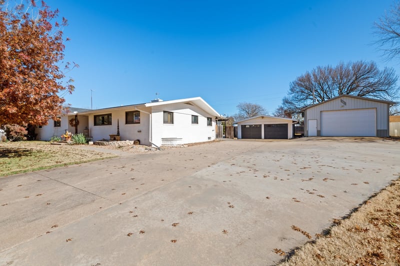 821 N Anthony Ave, Anthony, KS 67003