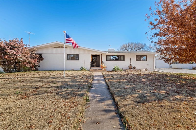 821 N Anthony Ave, Anthony, KS 67003