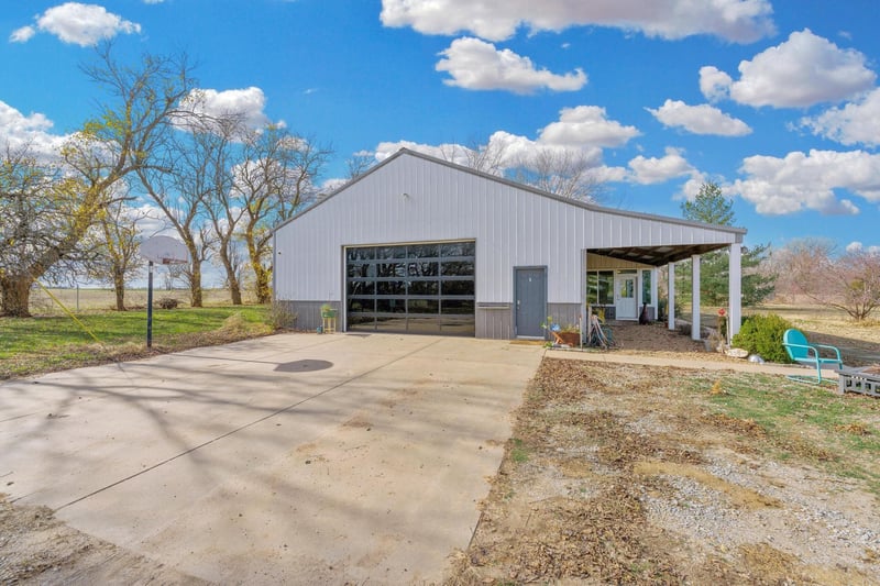 651 N Hydraulic, Belle Plaine, KS 67013