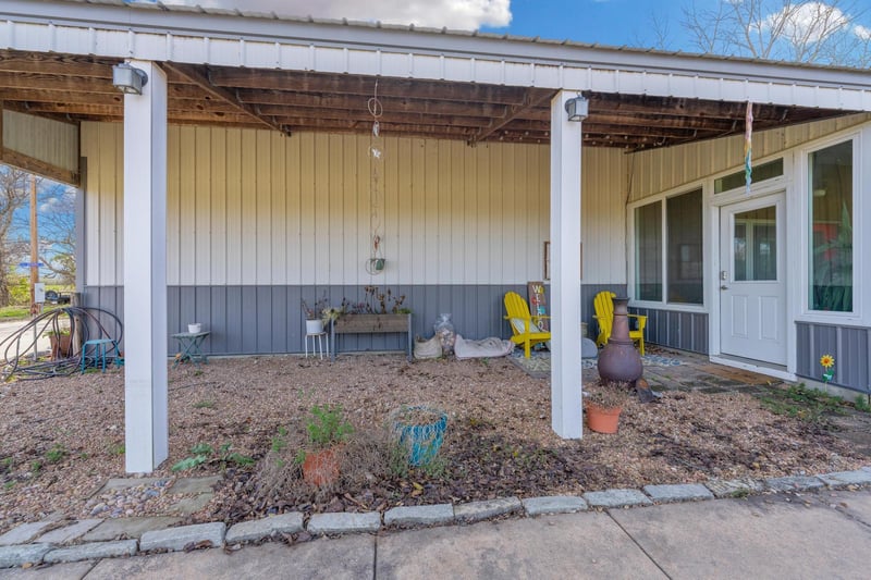 651 N Hydraulic, Belle Plaine, KS 67013