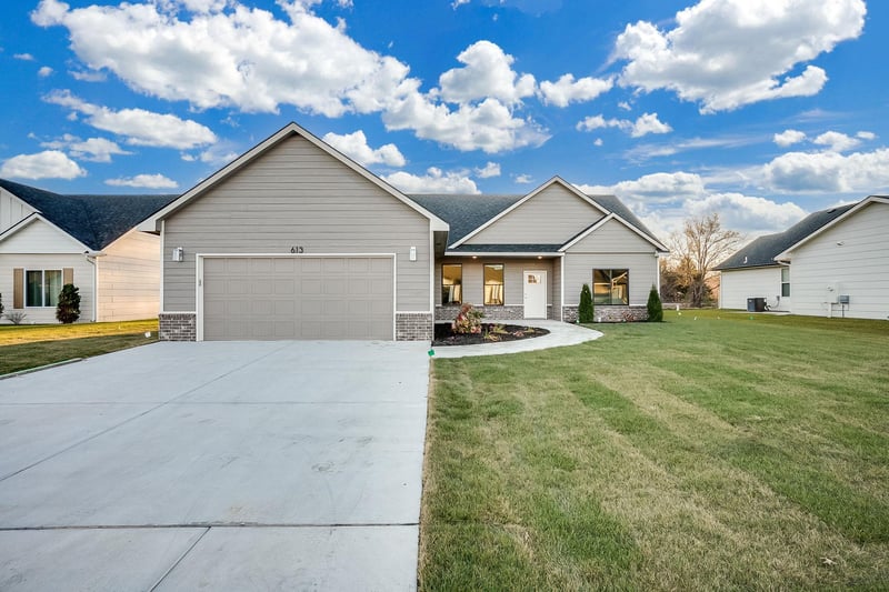 613 Sweetwater , Maize, KS 67101