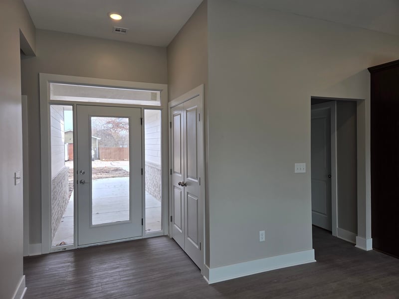 1107 N Main St, Rose Hill, KS 67133