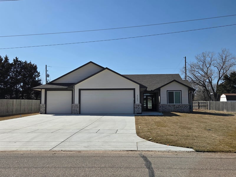 1107 N Main St, Rose Hill, KS 67133